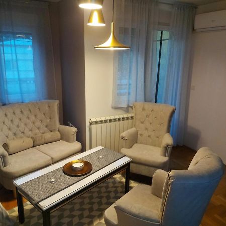 River Lux سريمسكا ميتروفيكا المظهر الخارجي الصورة