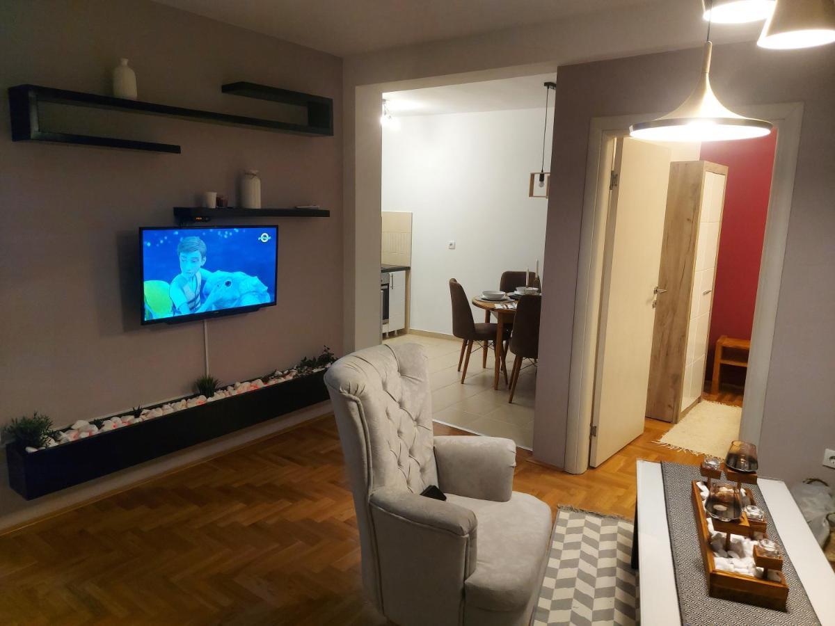River Lux سريمسكا ميتروفيكا المظهر الخارجي الصورة