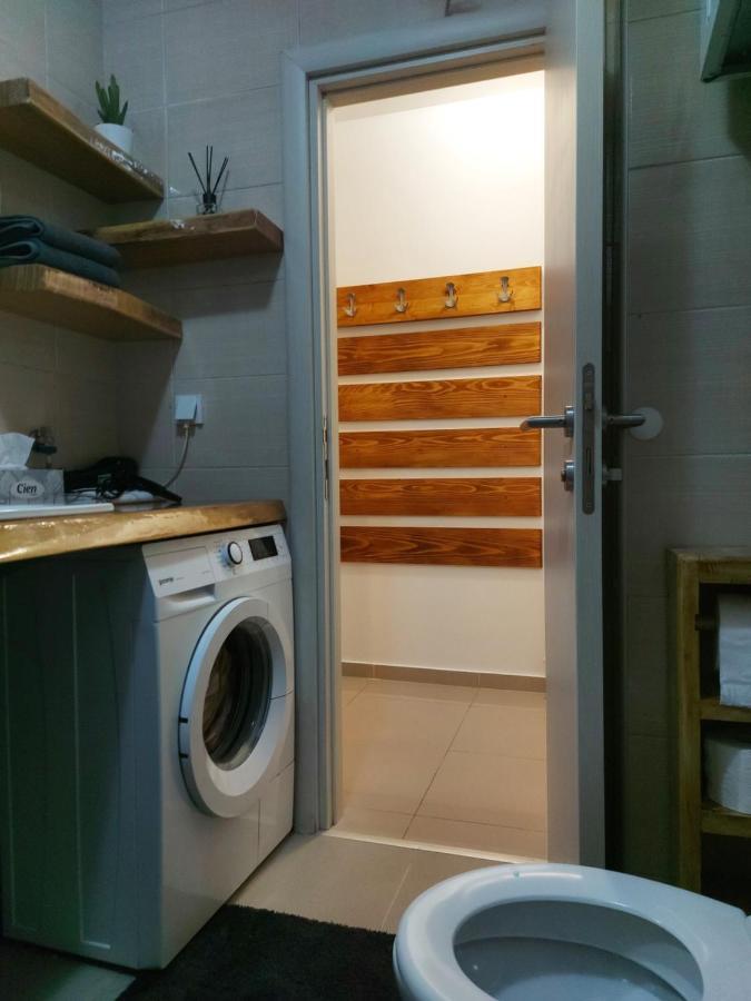River Lux سريمسكا ميتروفيكا المظهر الخارجي الصورة