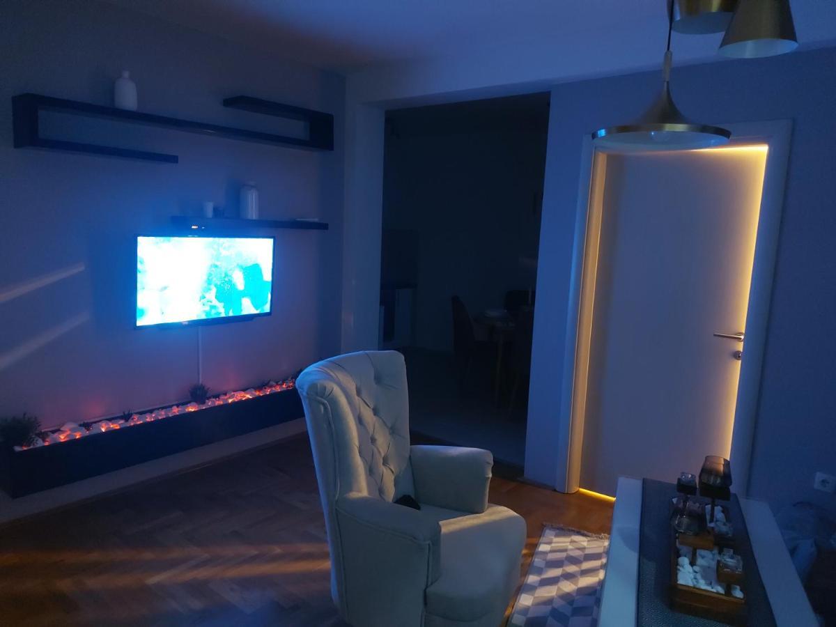 River Lux سريمسكا ميتروفيكا المظهر الخارجي الصورة