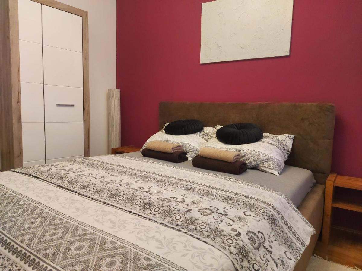 River Lux سريمسكا ميتروفيكا المظهر الخارجي الصورة