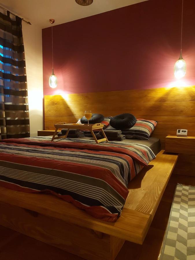 River Lux سريمسكا ميتروفيكا المظهر الخارجي الصورة