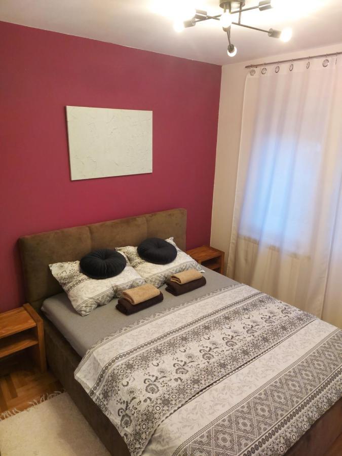 River Lux سريمسكا ميتروفيكا المظهر الخارجي الصورة